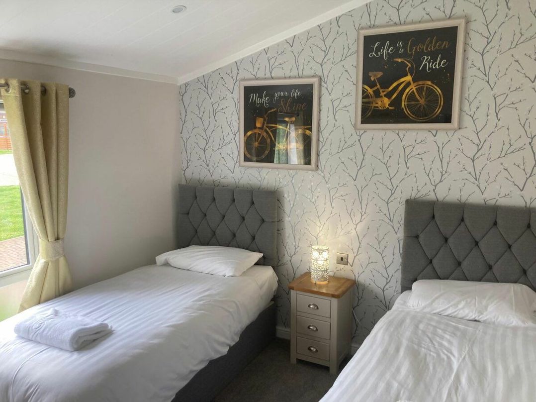 White Acres Holiday Park - Holiday Accommodation 22327