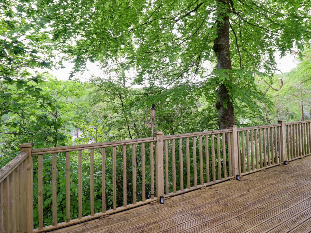 145 Woodside View