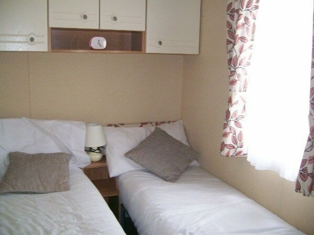 Hopton Holiday Village - Holiday Accommodation 2373
