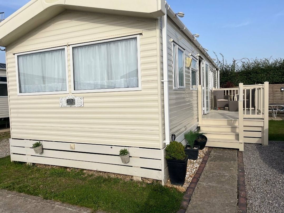 Hayling Island Holiday Park - Meadow Bay Villages - Holiday Accommodation 2399