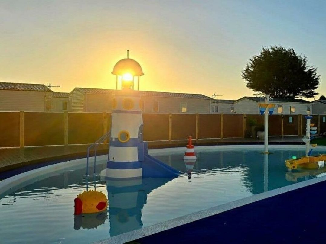 Hayling Island Holiday Park - Meadow Bay Villages - Holiday Accommodation 2399