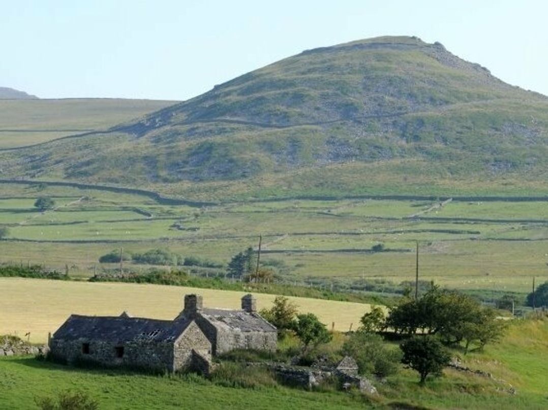 Cefn Caer Ferch (private land) - Holiday Accommodation 3251
