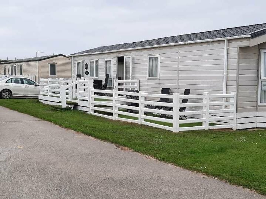 Lido Beach Holiday Park - Holiday Accommodation 4111