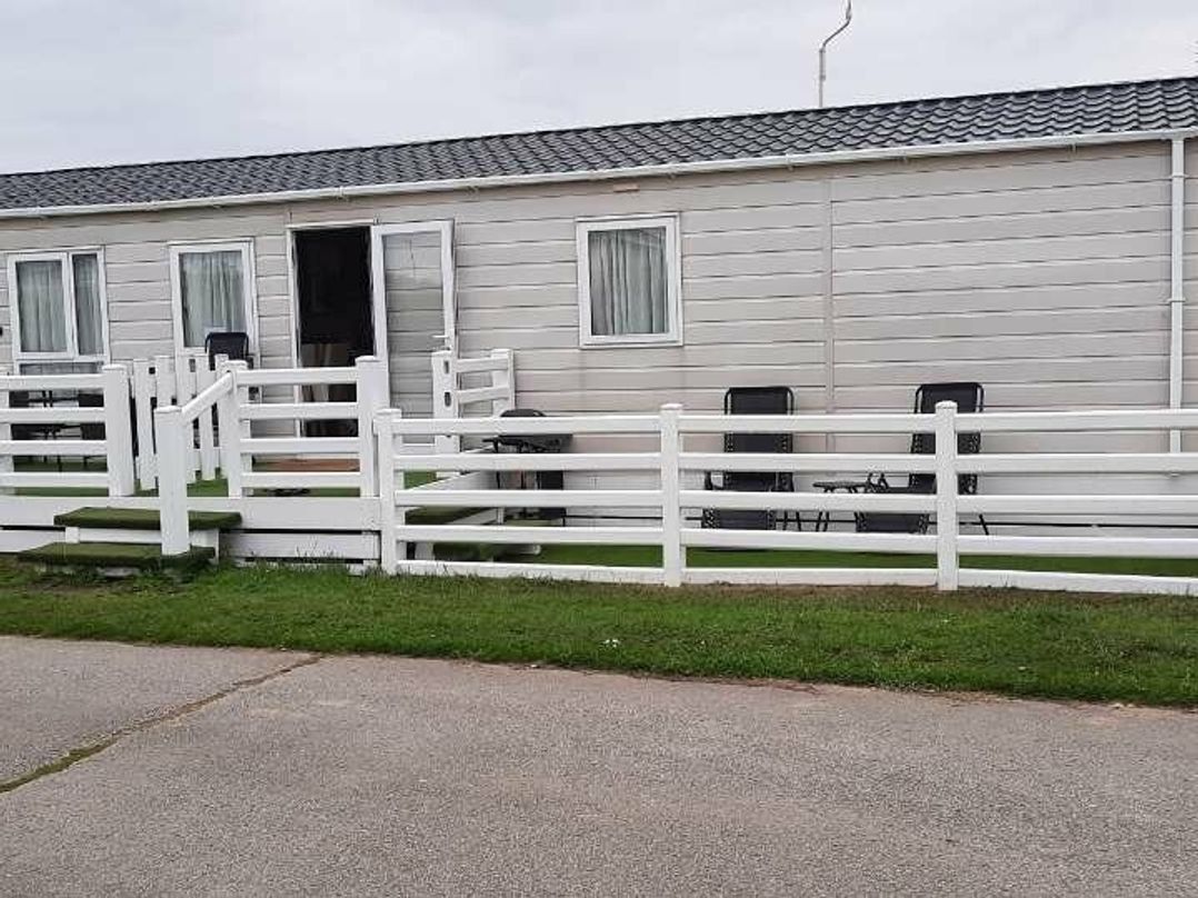 Lido Beach Holiday Park - Holiday Accommodation 4111