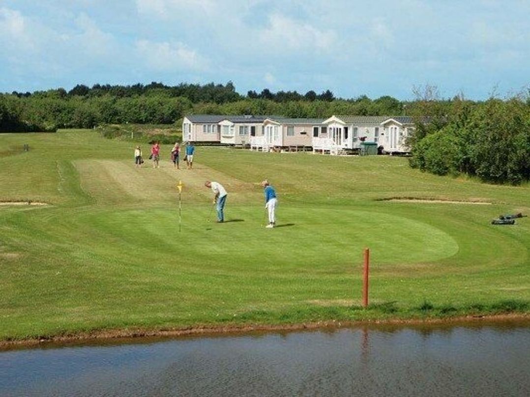 Hopton Holiday Village - Holiday Accommodation 453