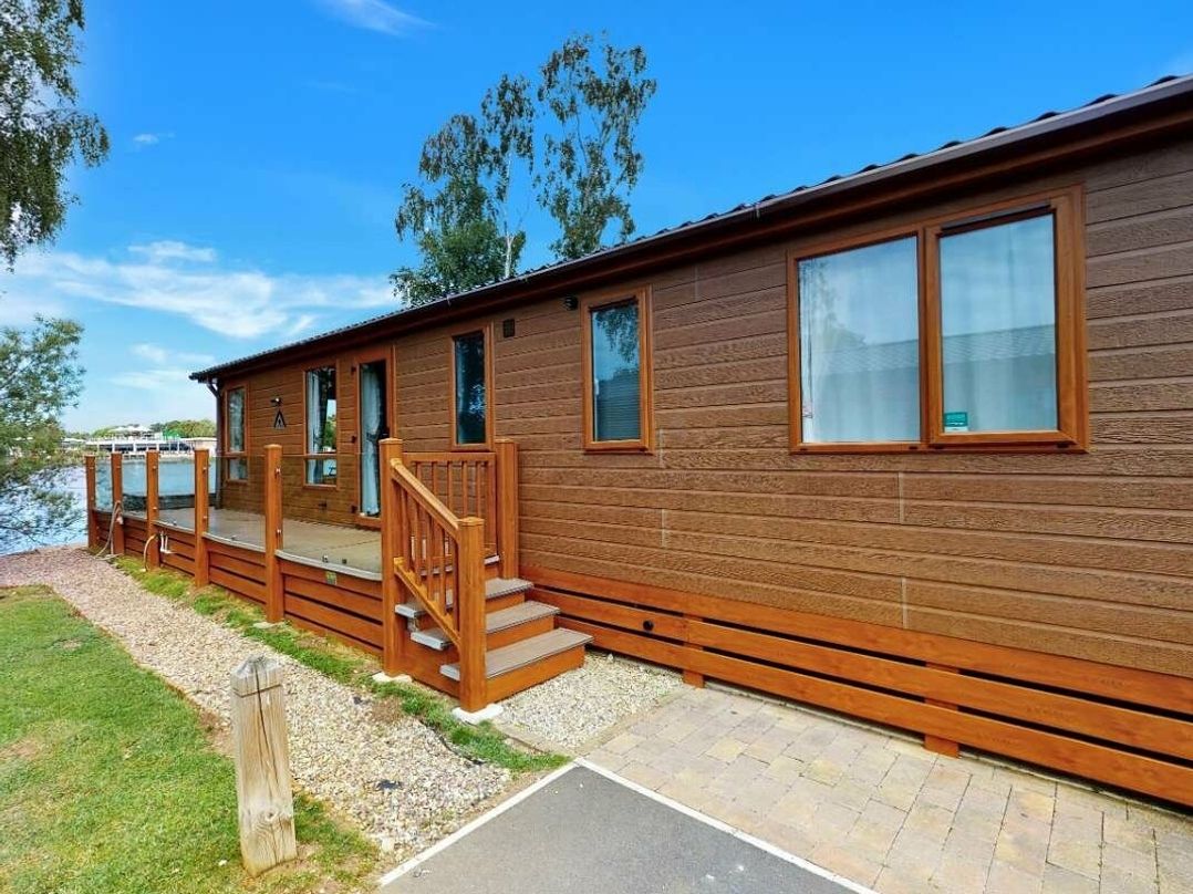 Tattershall Lakes Country Park - Holiday Accommodation 5852