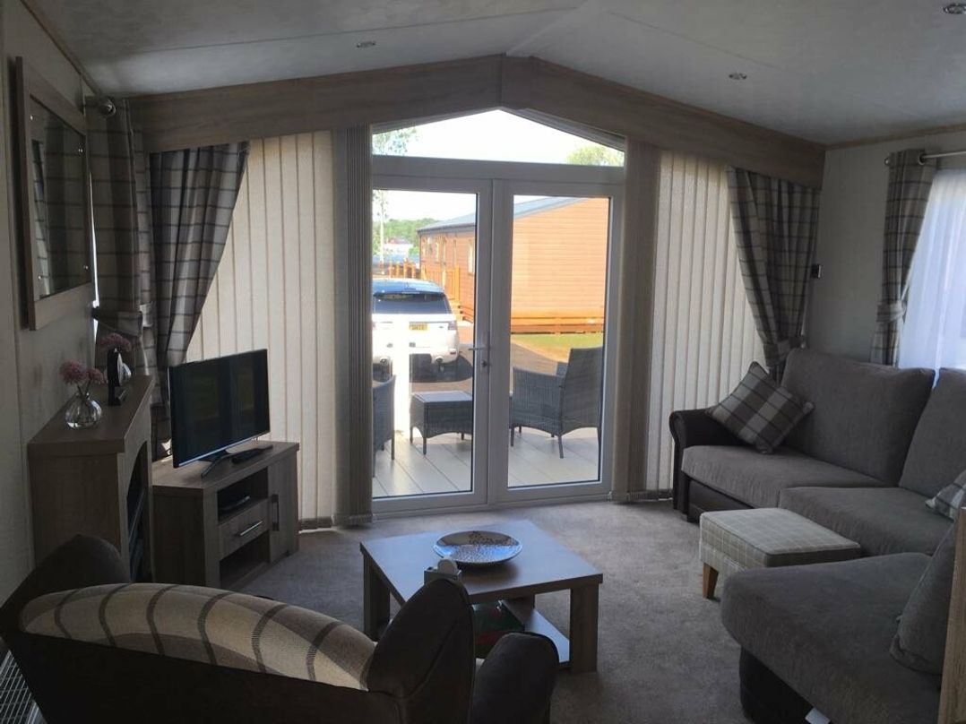 Tattershall Lakes Country Park - Holiday Accommodation 5989