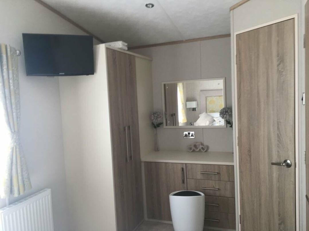 Tattershall Lakes Country Park - Holiday Accommodation 5989