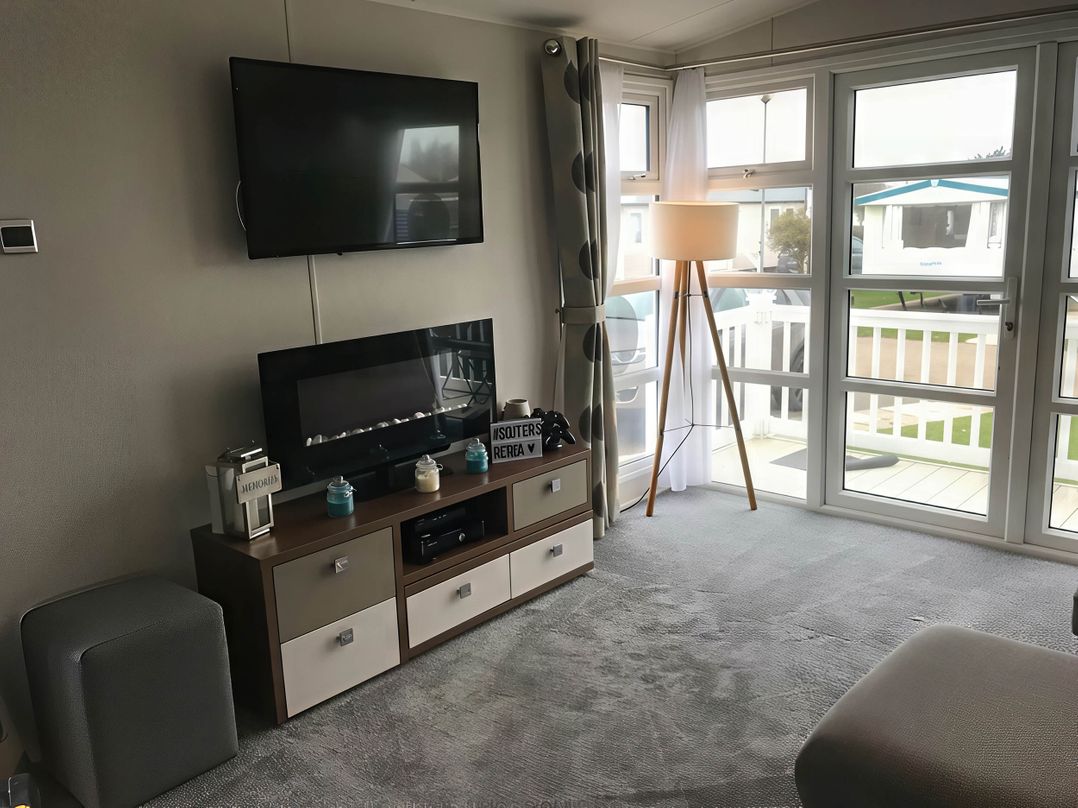 Hopton Holiday Village - Holiday Accommodation 632