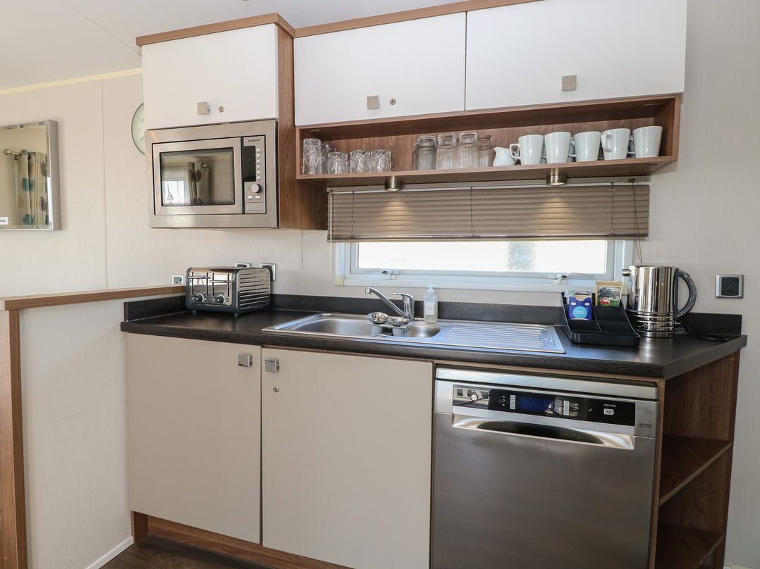 Hopton Holiday Village - Holiday Accommodation 632