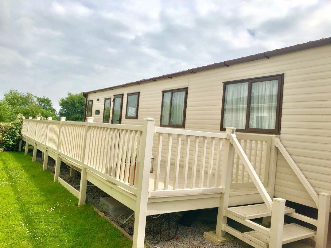 Marton Mere Holiday Village - Holiday Accommodation 7507