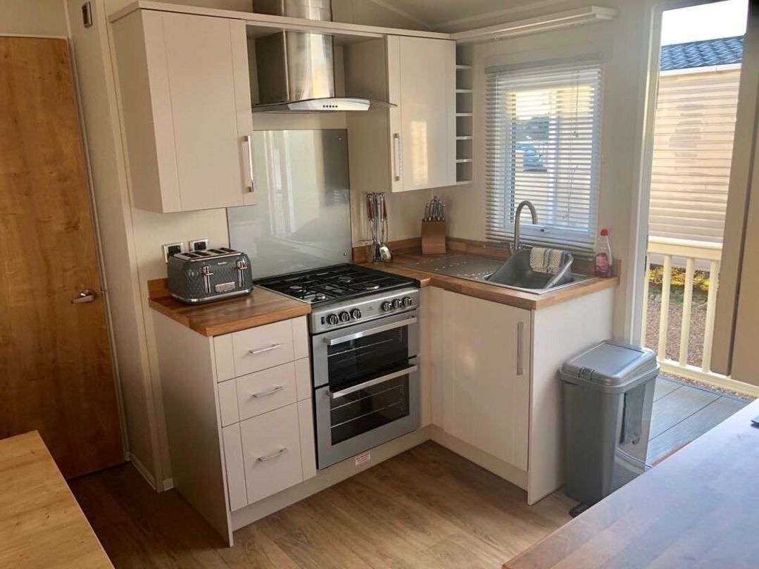 Tattershall Lakes Country Park - Holiday Accommodation 7565