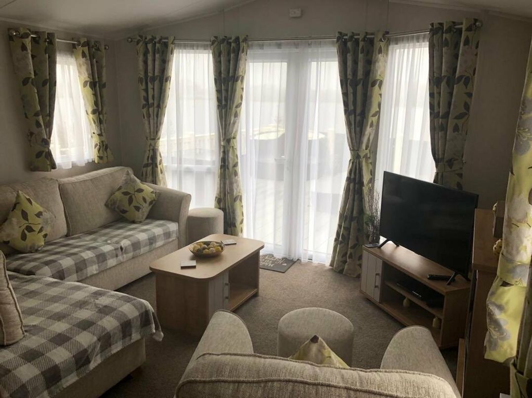 Tattershall Lakes Country Park - Holiday Accommodation 7565