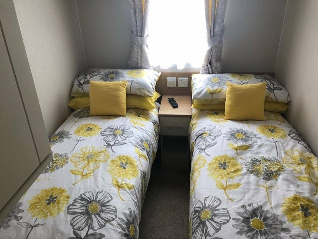 Tattershall Lakes Country Park - Holiday Accommodation 7565