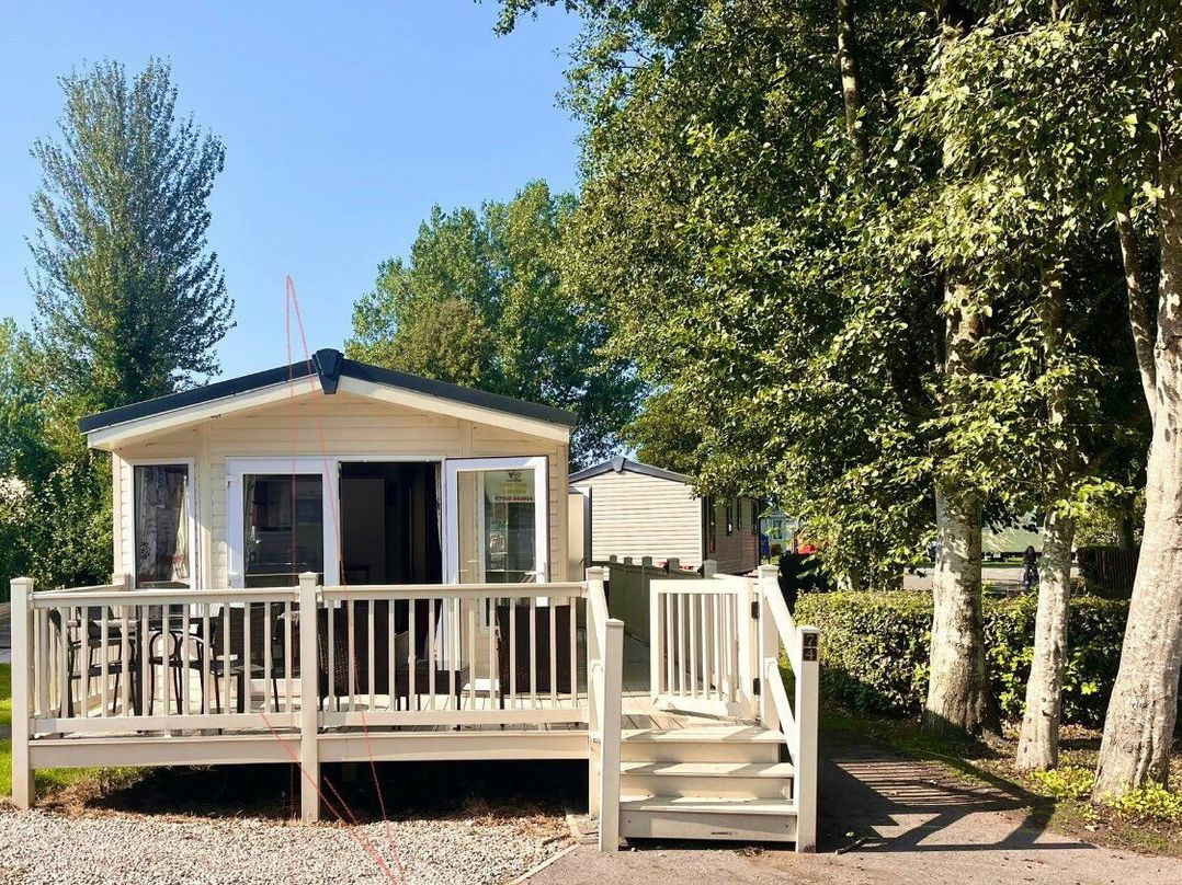 Marton Mere Holiday Village - Holiday Accommodation 7580