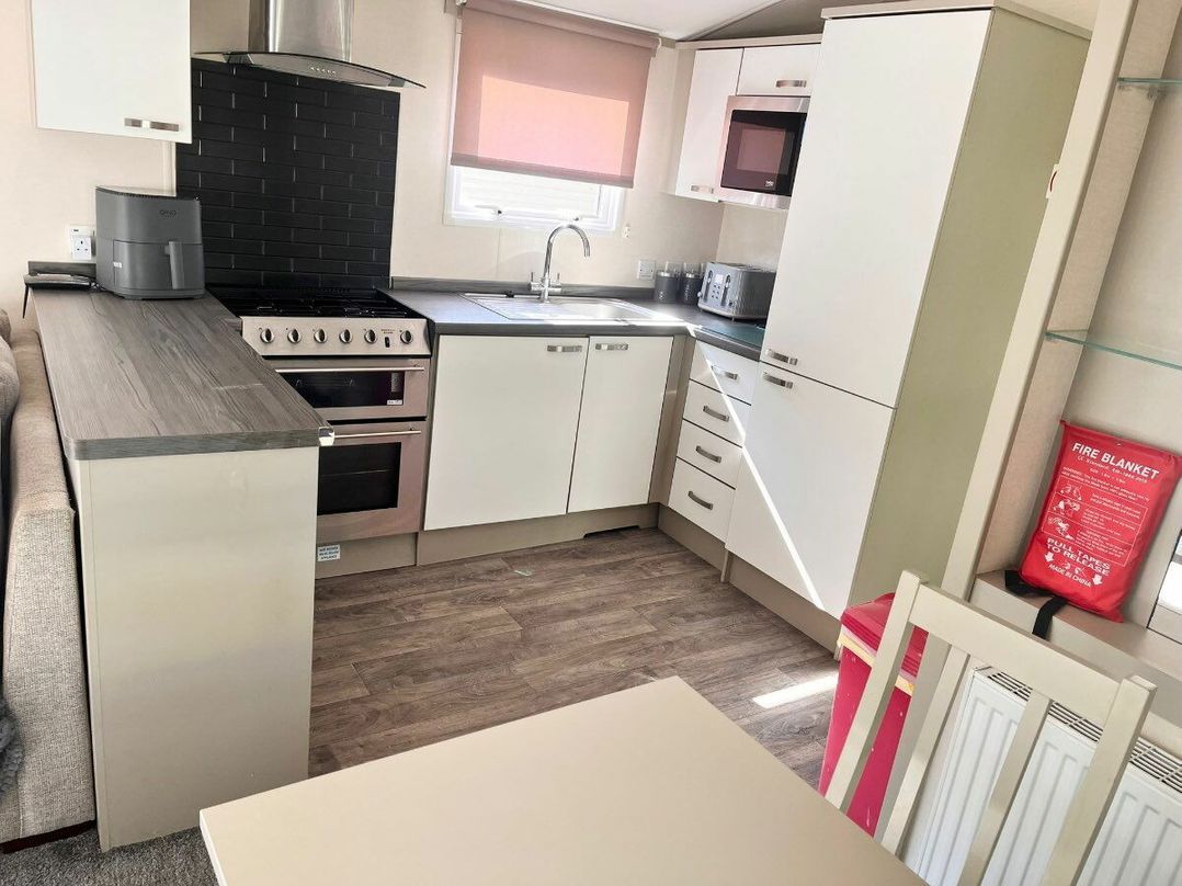 Marton Mere Holiday Village - Holiday Accommodation 7580