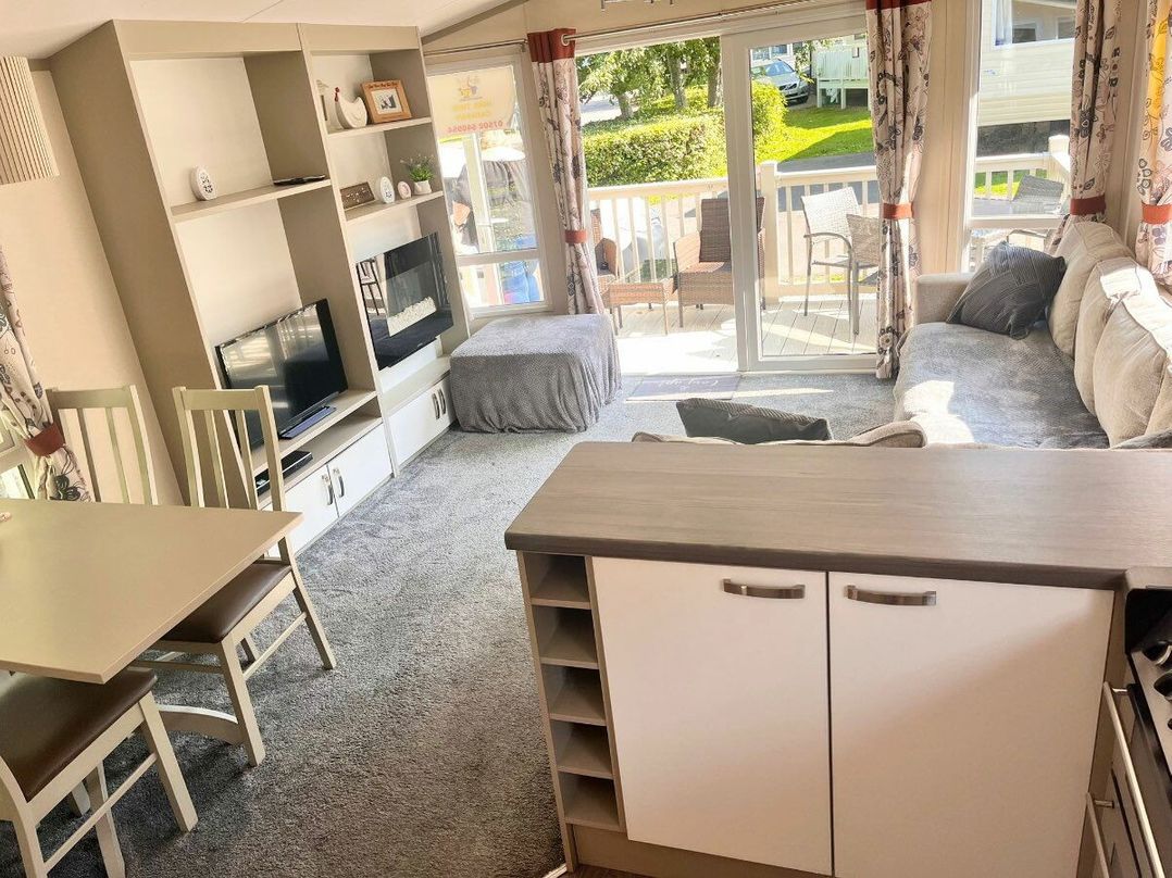 Marton Mere Holiday Village - Holiday Accommodation 7580