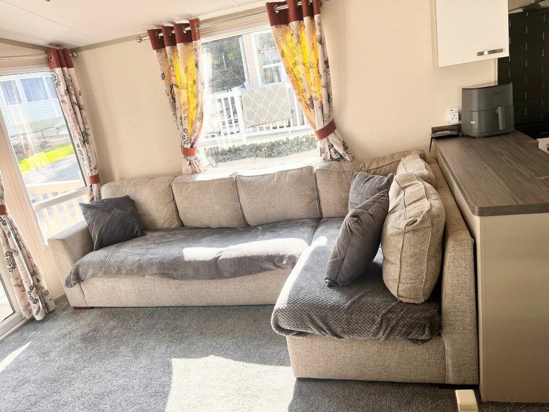 Marton Mere Holiday Village - Holiday Accommodation 7580