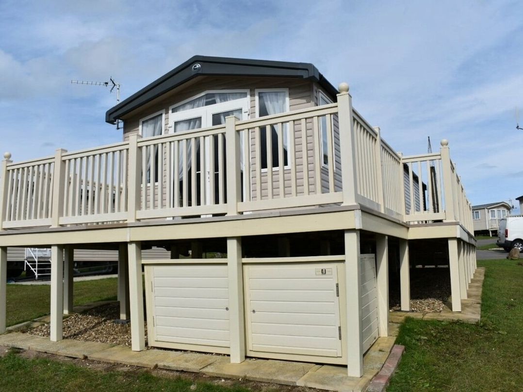 Blue Dolphin Holiday Park - Holiday Accommodation 8128