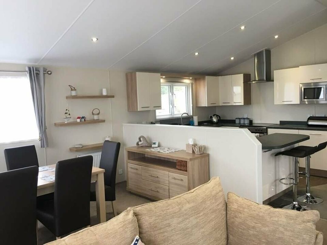 Manor Park Holiday Village - Holiday Accommodation 8164