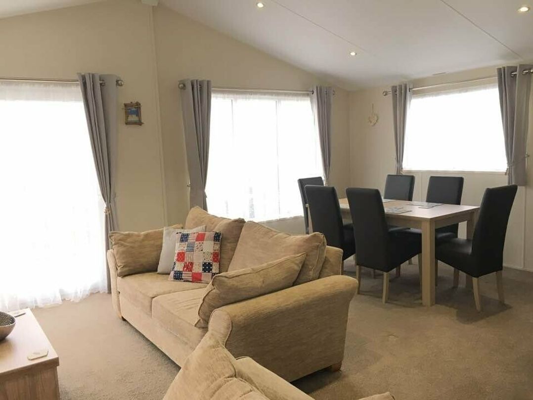 Manor Park Holiday Village - Holiday Accommodation 8164