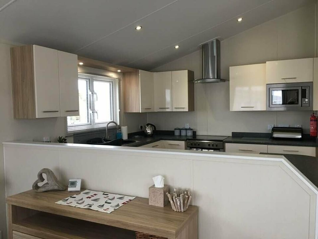 Manor Park Holiday Village - Holiday Accommodation 8164