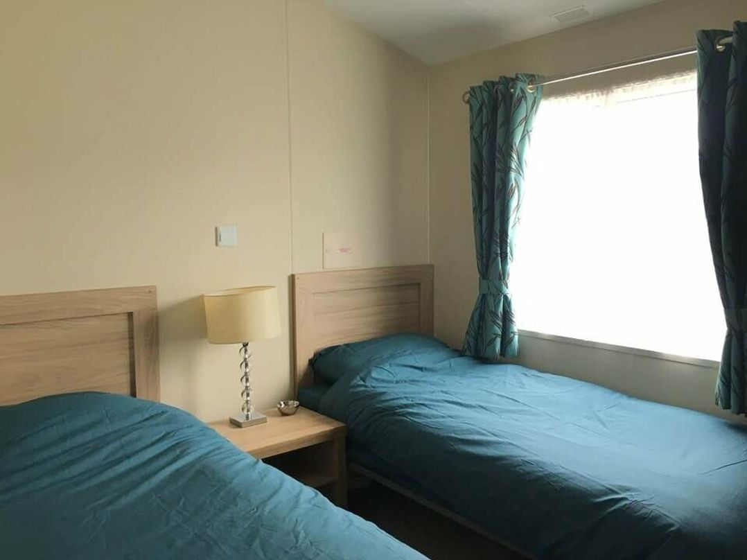 Manor Park Holiday Village - Holiday Accommodation 8164