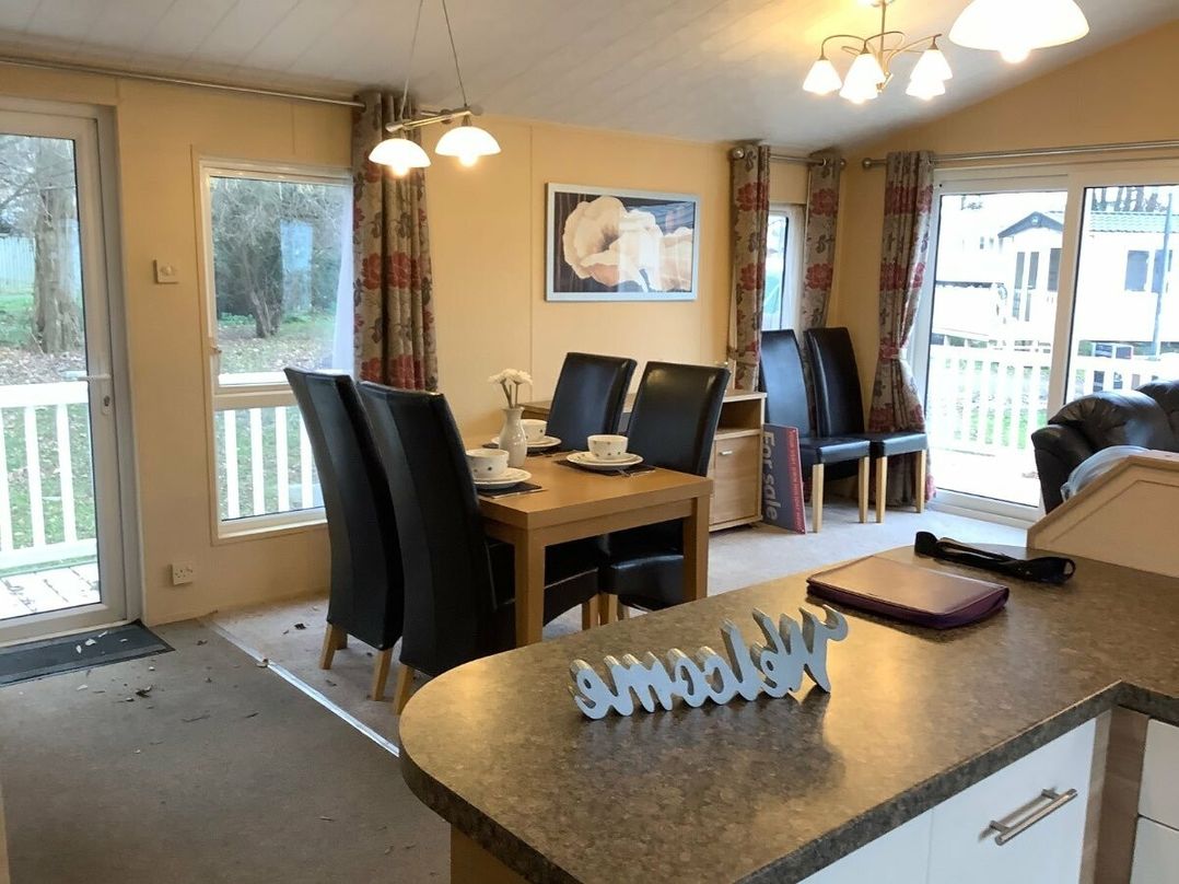 Manor Park Holiday Village - Holiday Accommodation 8252