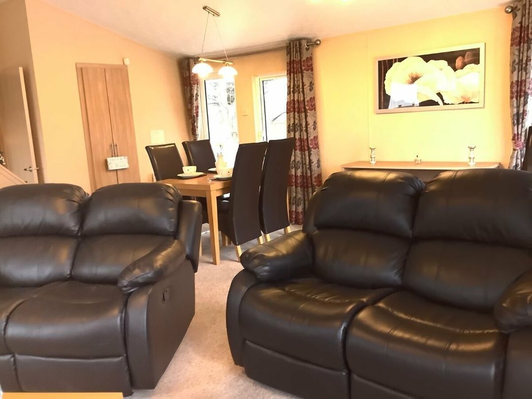Manor Park Holiday Village - Holiday Accommodation 8252