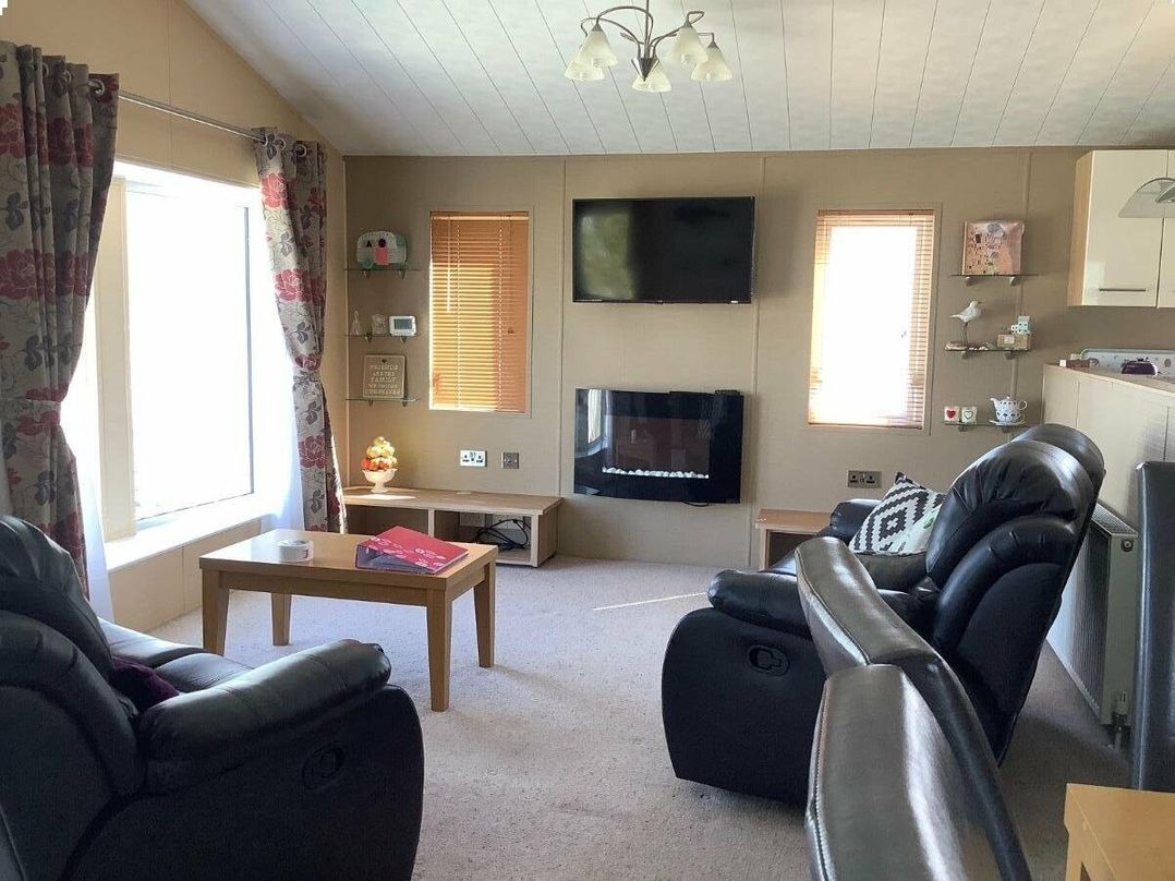 Manor Park Holiday Village - Holiday Accommodation 8252