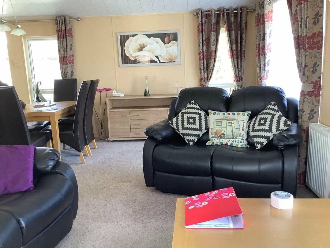 Manor Park Holiday Village - Holiday Accommodation 8252