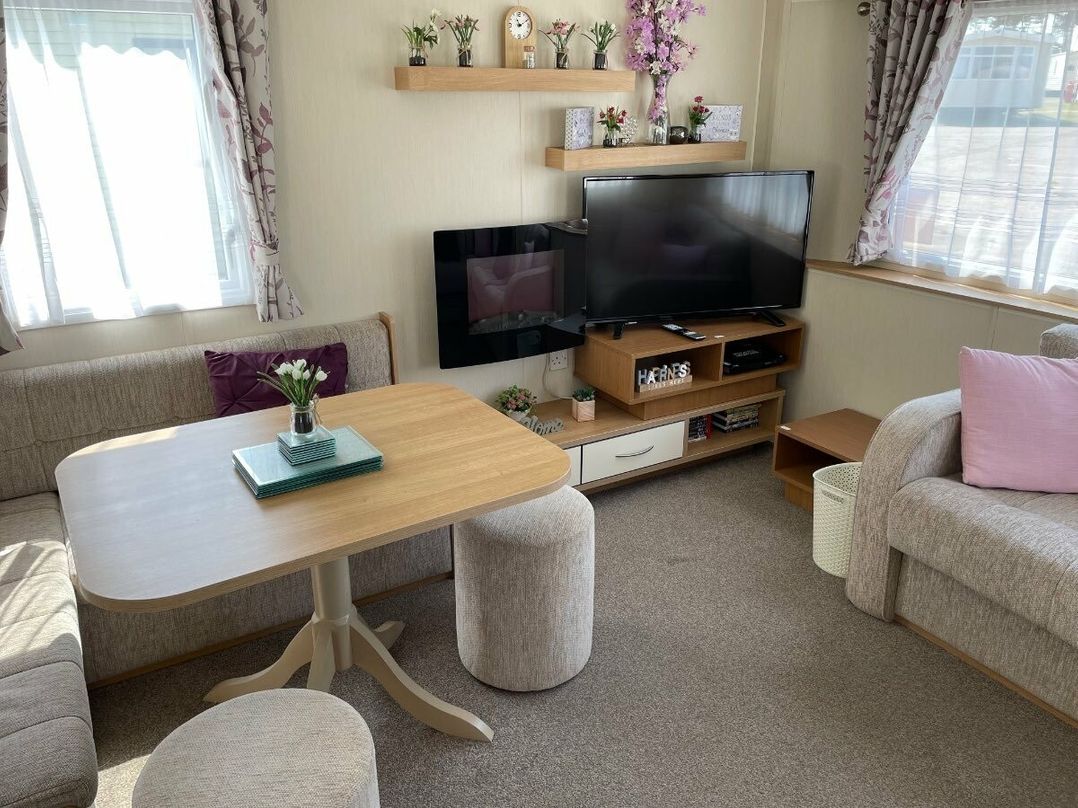 Caister Holiday Park - Holiday Accommodation 8272