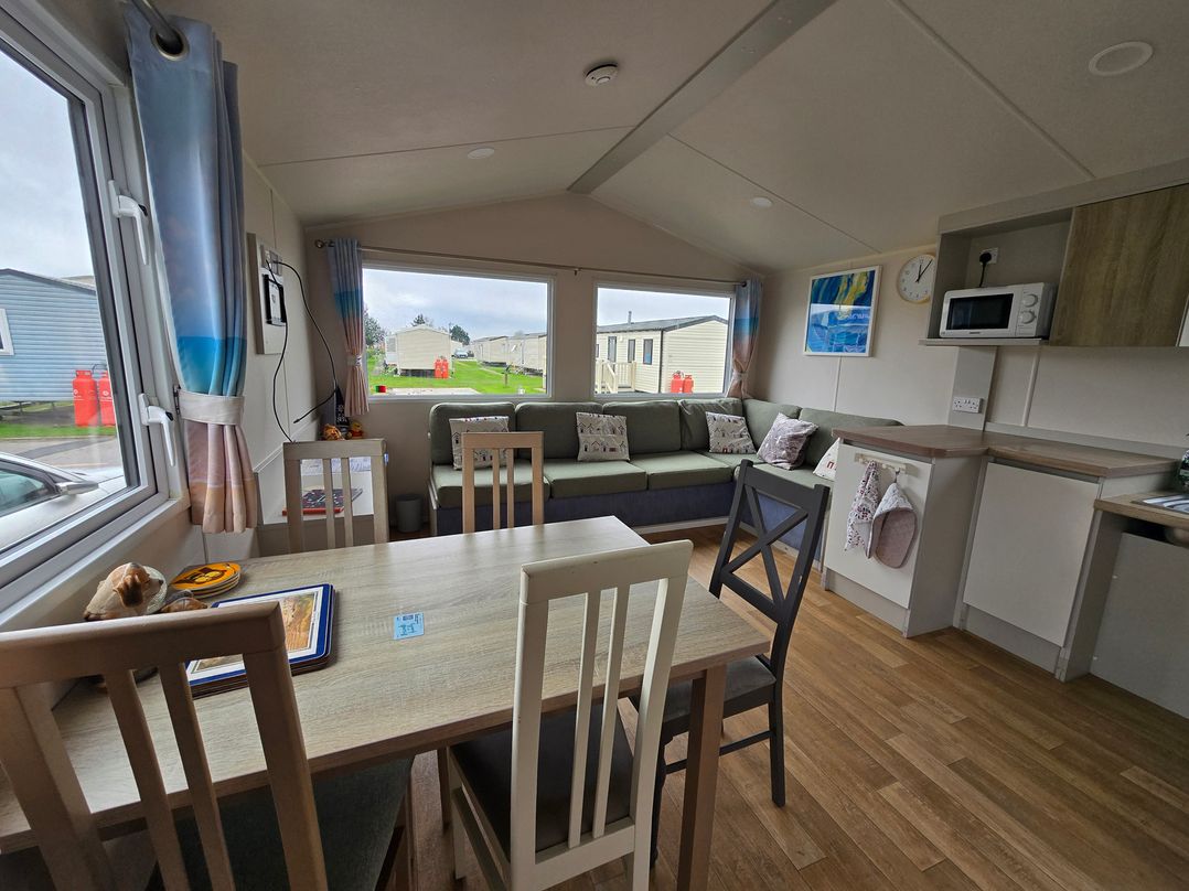 Golden Sands - Holiday Accommodation 8309
