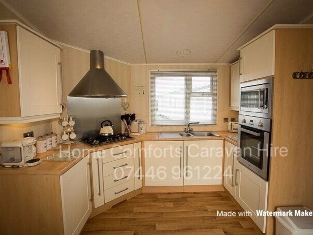 Golden Gate Holiday Centre - Holiday Accommodation 846