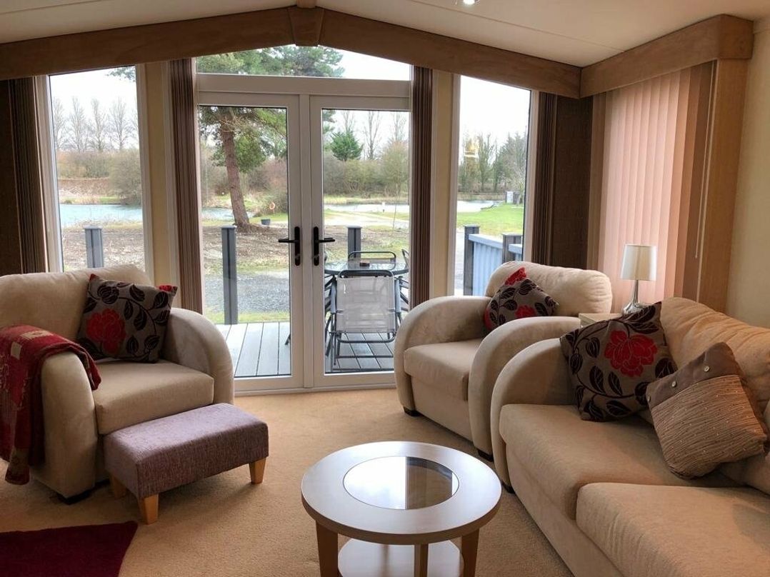 Borwick Lakes - Holiday Accommodation 8595