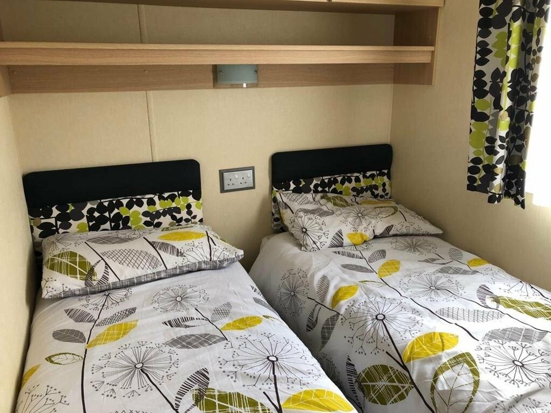 Borwick Lakes - Holiday Accommodation 8595