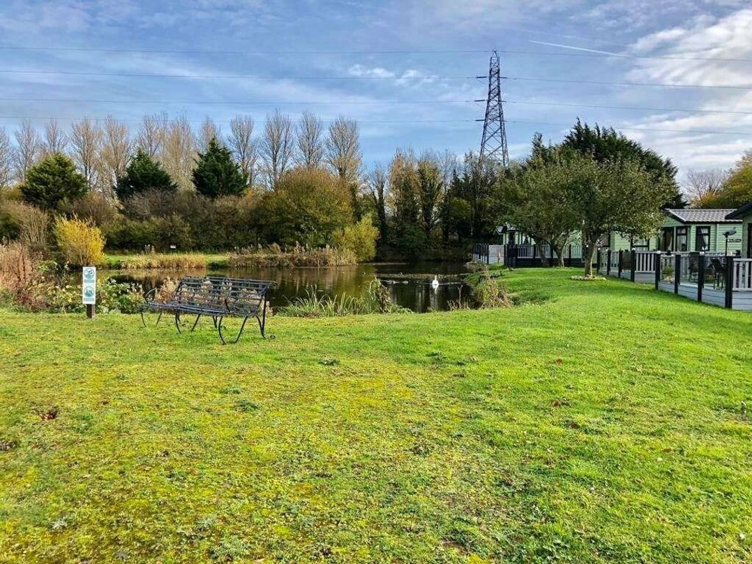 Borwick Lakes - Holiday Accommodation 8595