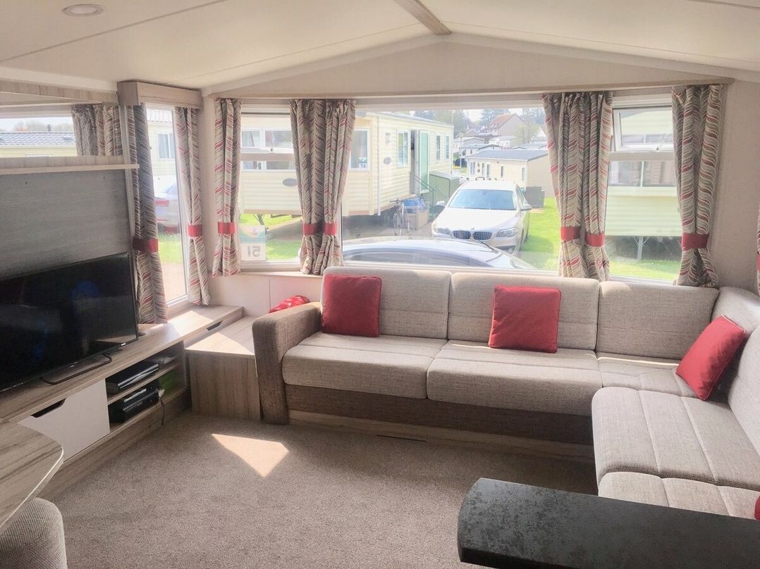 Manorbier Country Park - Holiday Accommodation 8746