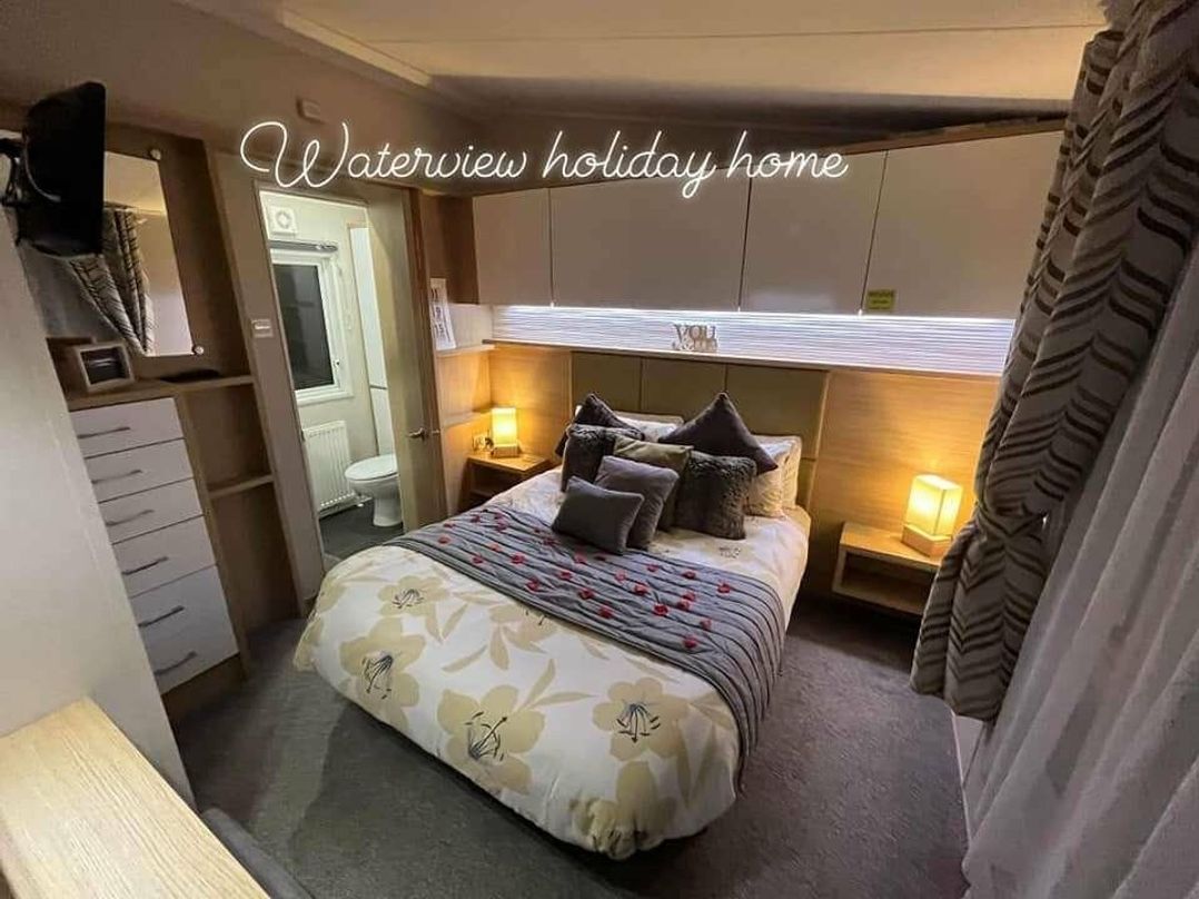 Tattershall Lakes Country Park - Holiday Accommodation 9642