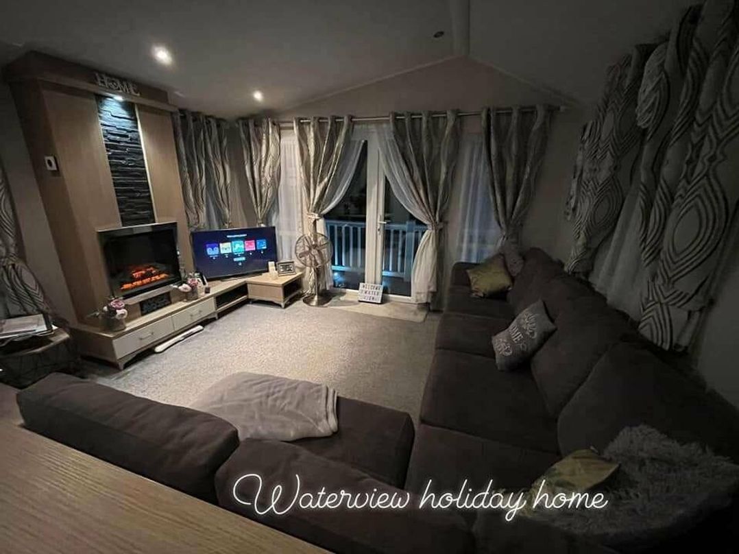 Tattershall Lakes Country Park - Holiday Accommodation 9642