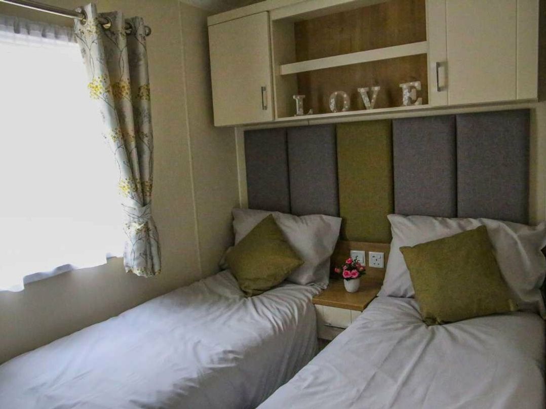 Hoburne Naish - Holiday Accommodation 9884