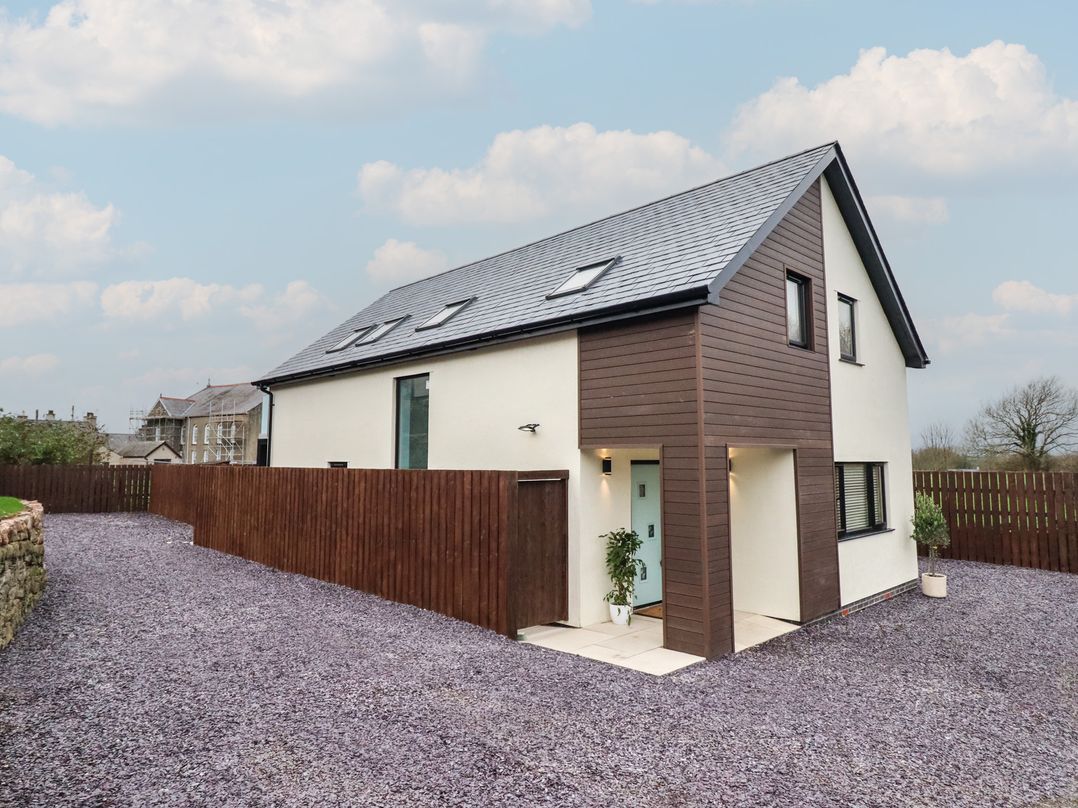 Pistyll Ddu, Llanfairpwllgwyngyll - Sleeps 8 guests