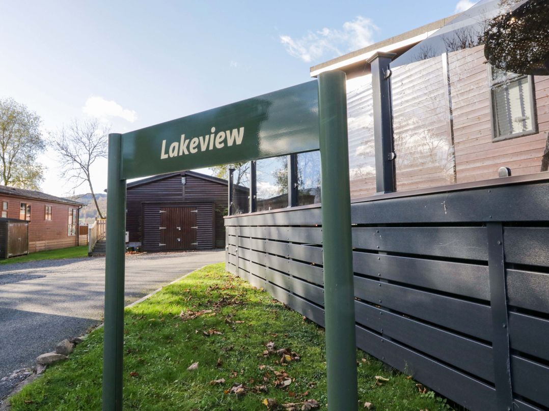 7 Lake View