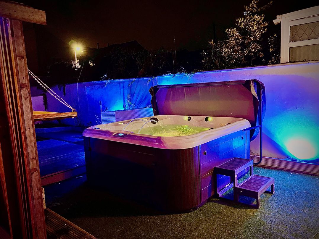 Horncliffe Hot Tub House