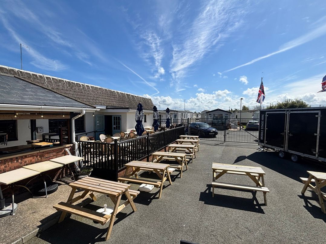 The Beachside Hideout - St Michaels Caravan Park