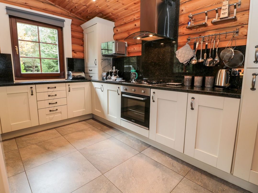 Little Bears Hideaway @ 23 Lakeside