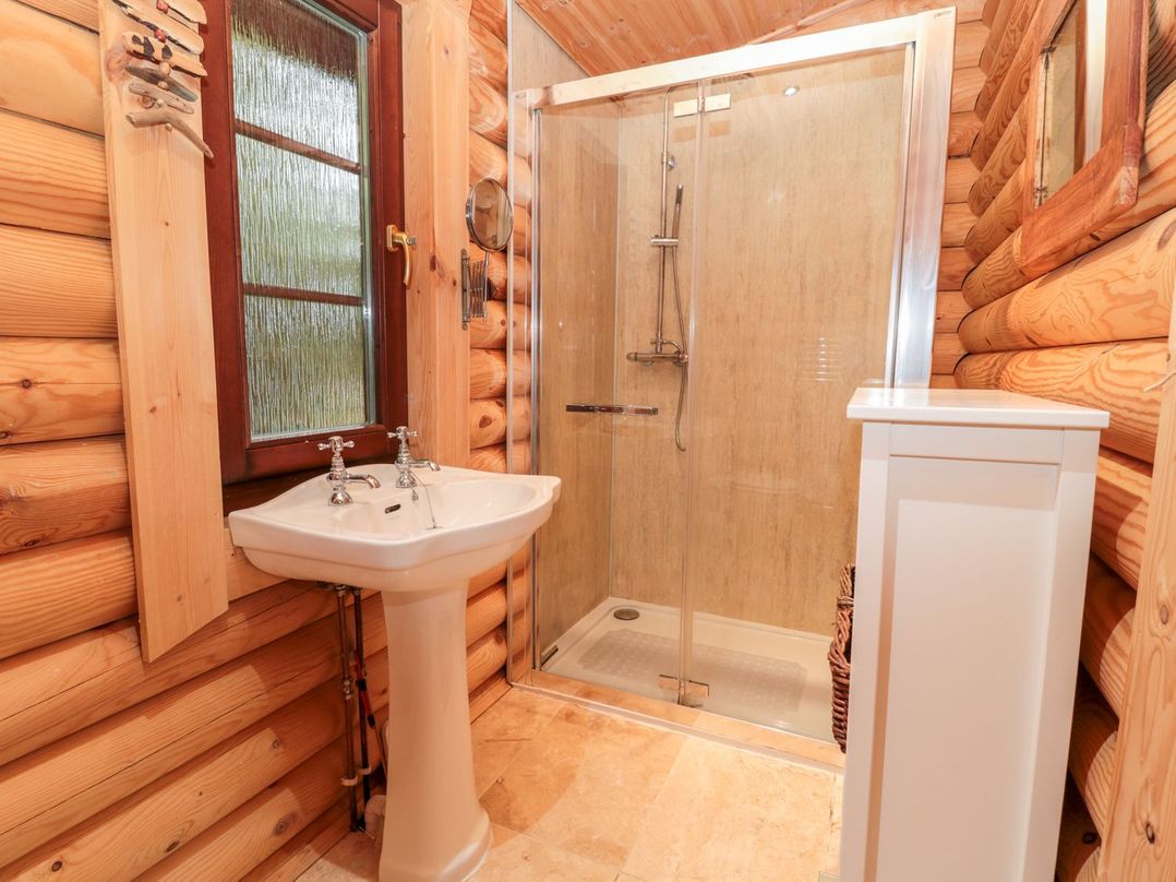 Little Bears Hideaway @ 23 Lakeside