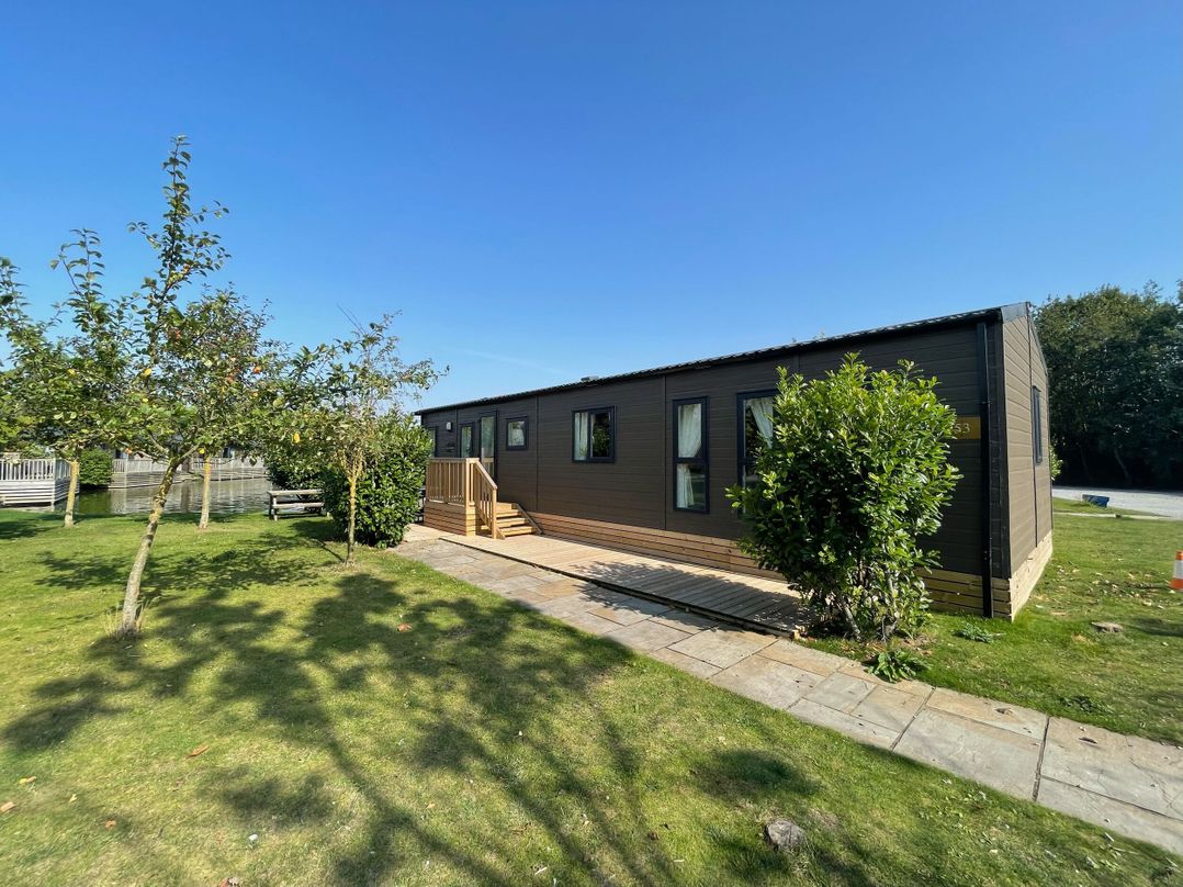 Acacia Waterside Spa