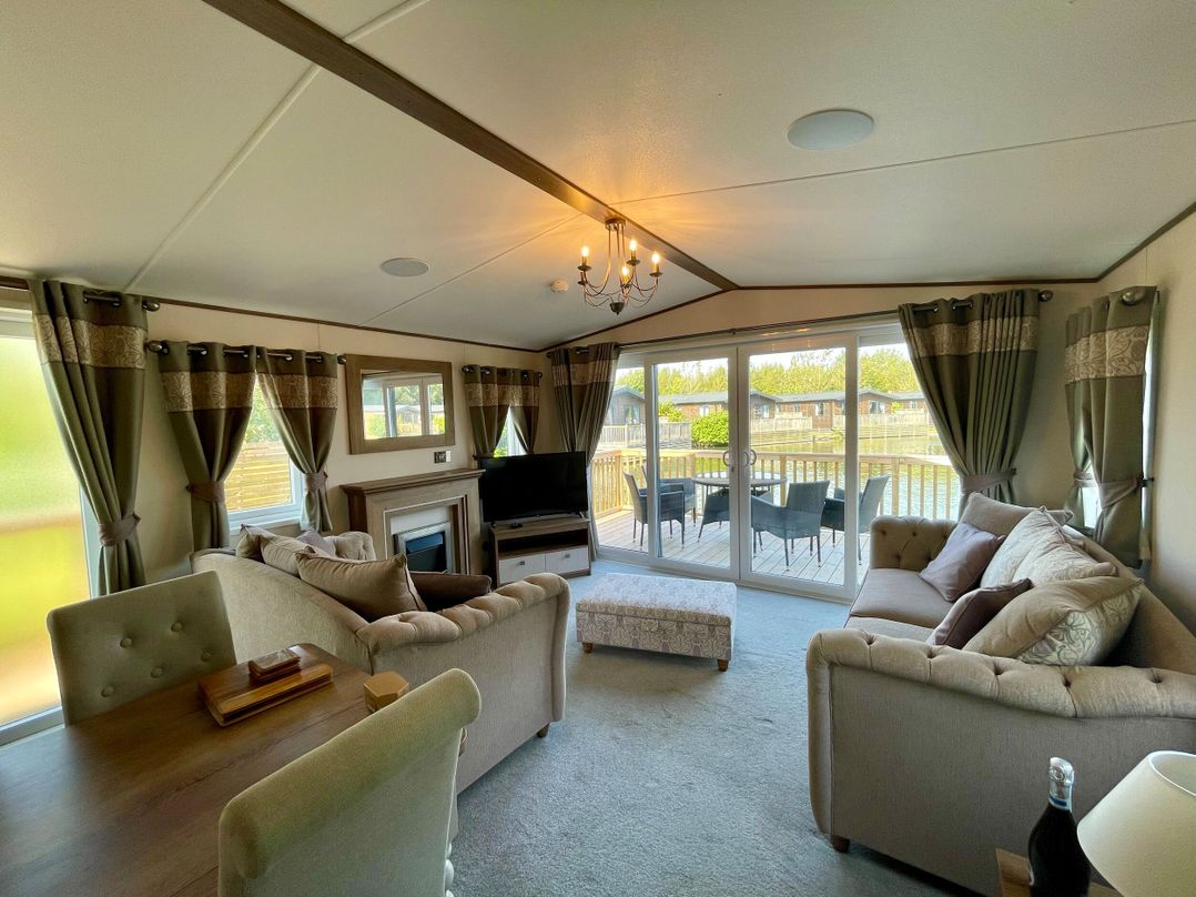 Acacia Waterside Spa