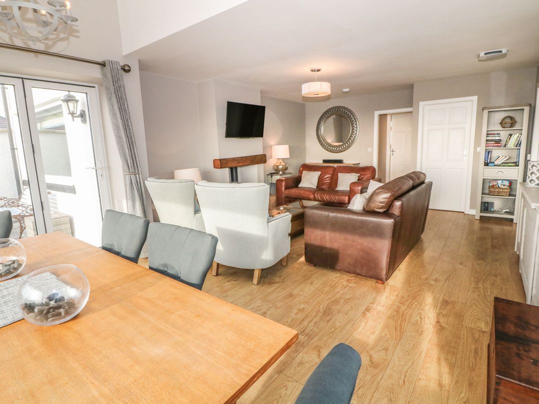 A living room with a table and chairs at Dunholme 